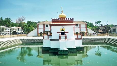 Omkareshwar Temple is a beautiful temple of Coorg attractive place.