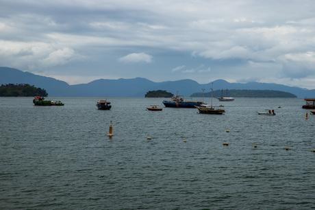 boats off the coast of angra dos reis which is how to get to ilha grande