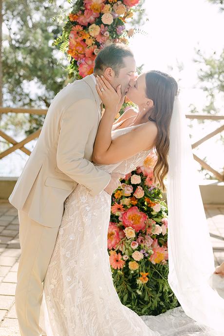 fresco-summer-wedding-kefalonia-colorful-flowers_01