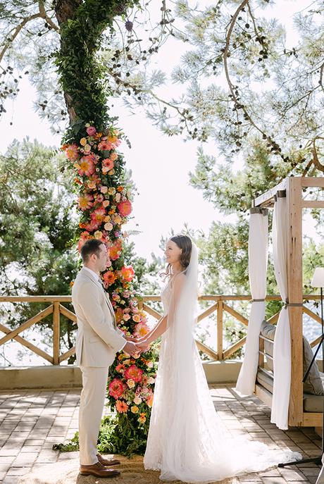 fresco-summer-wedding-kefalonia-colorful-flowers_16