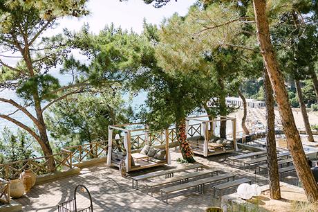 fresco-summer-wedding-kefalonia-colorful-flowers_11