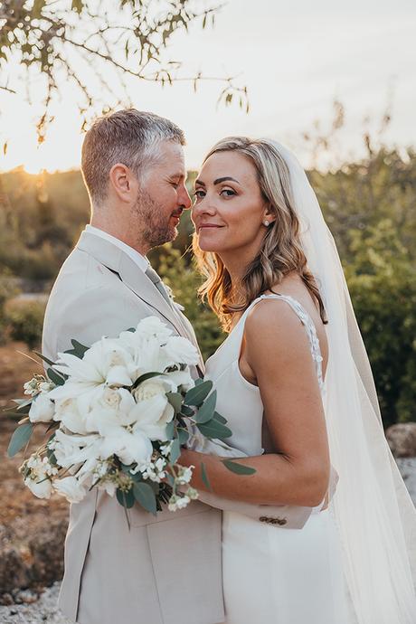 charming-garden-wedding-lisbon-white-blooms_01x