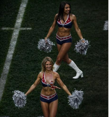 20 Cheerleader Wardrobe Malfunctions That Are Both Hilarious and Shocking