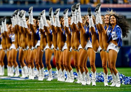 Top 20 Hilarious Cheerleader Wardrobe Malfunctions