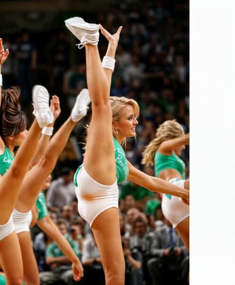 Top 20 Hilarious Cheerleader Wardrobe Malfunctions