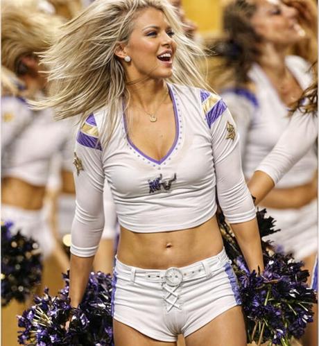 Top 20 Hilarious Cheerleader Wardrobe Malfunctions
