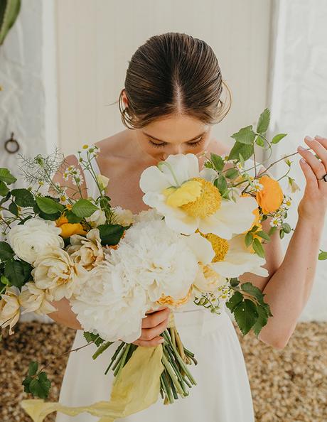 spring-wedding-portugal-bright-yellow-flowers_08