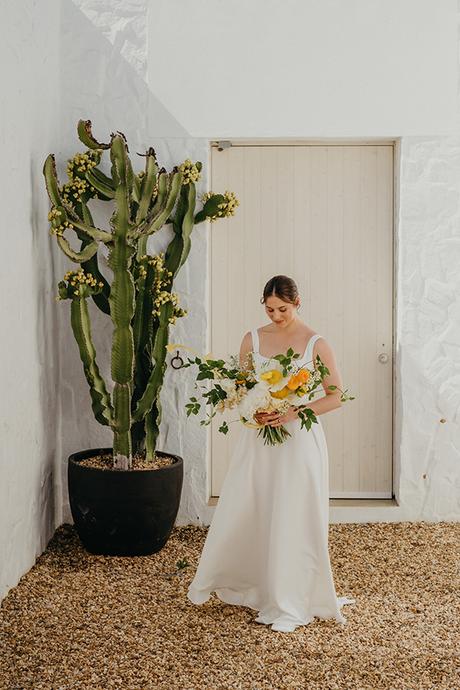 spring-wedding-portugal-bright-yellow-flowers_07