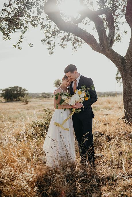 spring-wedding-portugal-bright-yellow-flowers_04