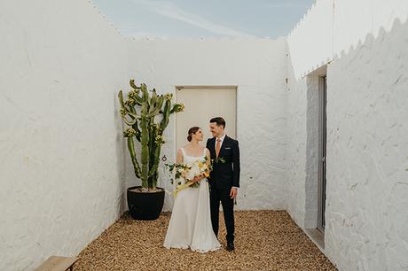 spring-wedding-portugal-bright-yellow-flowers_17z