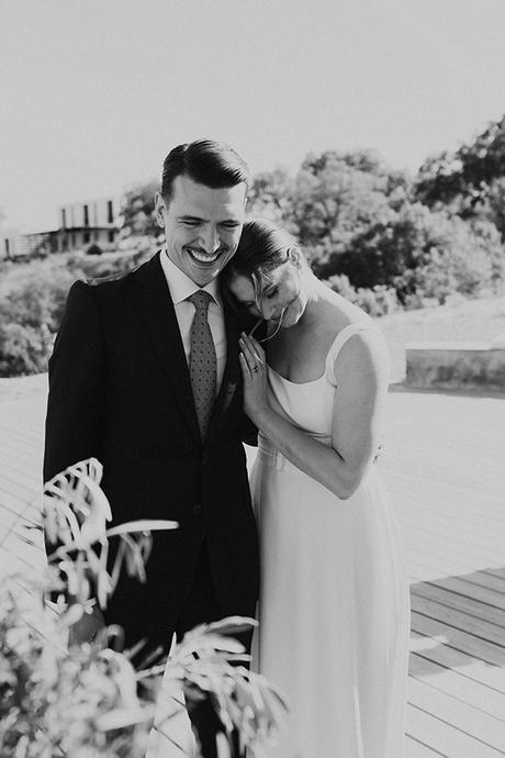 spring-wedding-portugal-bright-yellow-flowers_17x