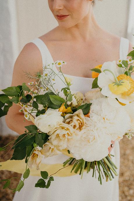 spring-wedding-portugal-bright-yellow-flowers_10