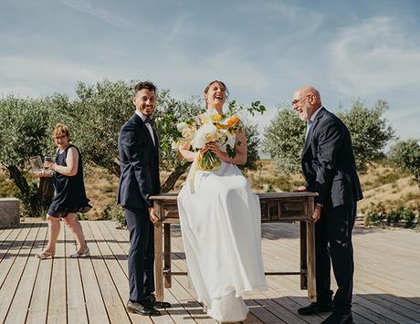 spring-wedding-portugal-bright-yellow-flowers_13