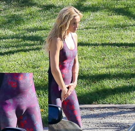 Camel Toe Exposed: 10 Famous Celebrity Reveals Camel Toe Exposed: 10 Famous Celebrity Reveals