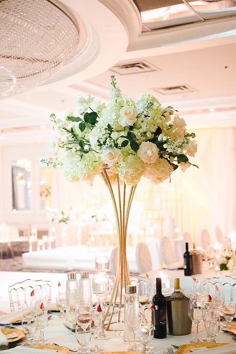 gold-white-summer-wedding-canada-romantic-touches_25