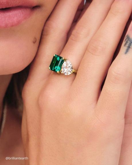 toi et moi rings classic two stones ring with diamond and emerald