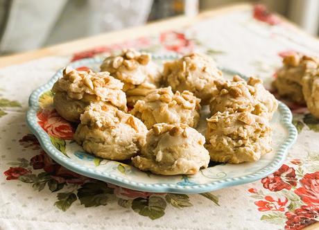 Frosted Cashew Nut Cookies