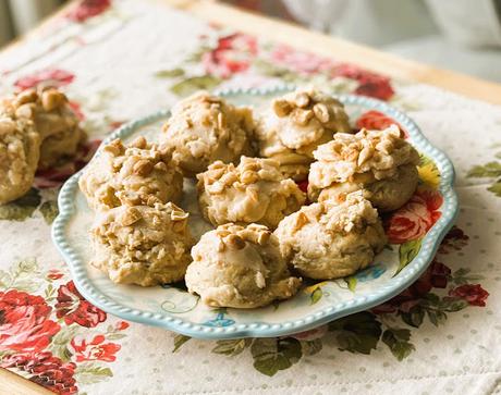 Frosted Cashew Nut Cookies