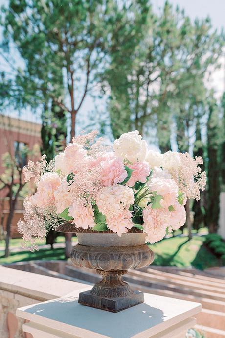flower-filled-wedding-spain-blush-pink-details_12