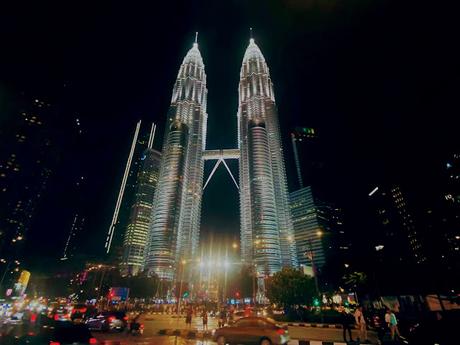 It's Showtime... Kuala Lumpur: KLCC, Petronas Twin Towers & Bukit Bintang!
