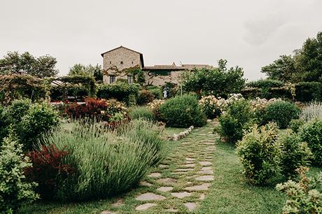 romantic-wedding-umbria-overflowing-lovely-details_11x