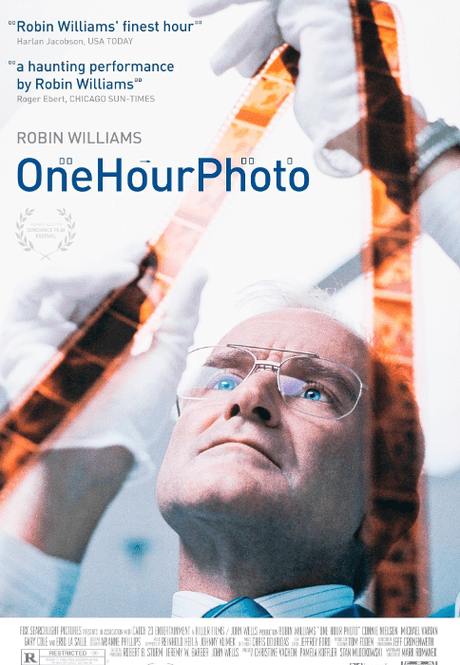 One Hour Photo Film Review: Creepy & Unsettling Storyline 