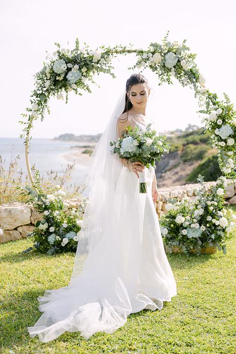 romantic-floral-wedding-kefalonia-light-blue-hydrangeas_02x