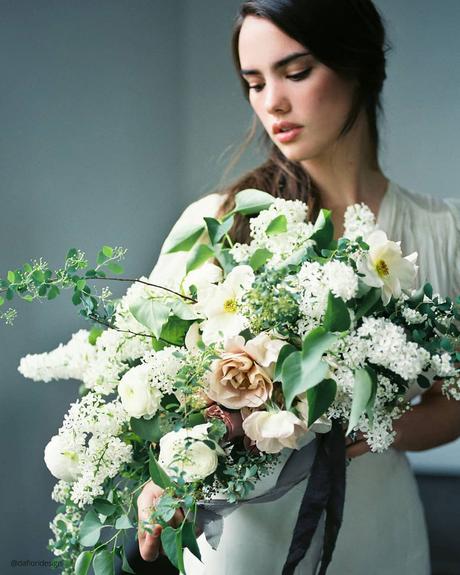 spring wedding bouquets white lilac dafioridesign
