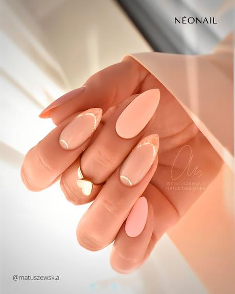 spring wedding nails clean cute pink with gold stripes matuszewsk.a