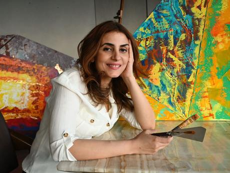 Anita Goel defies Artistic Constraints, her knives infusing Canvases with Raw Energy