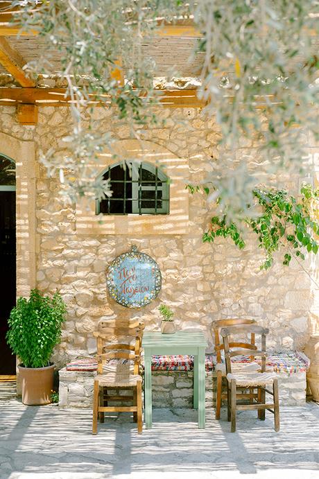 rustic-chic-wedding-crete-white-florals_07