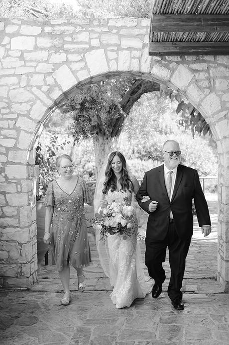 rustic-chic-wedding-crete-white-florals_19