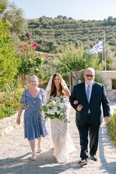 rustic-chic-wedding-crete-white-florals_17