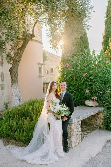 rustic-chic-wedding-crete-white-florals_05