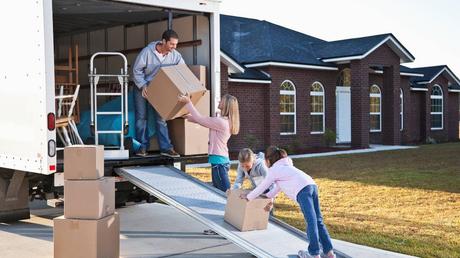 Don’t Break Your Back (or Bank): Choosing Your Moving Method