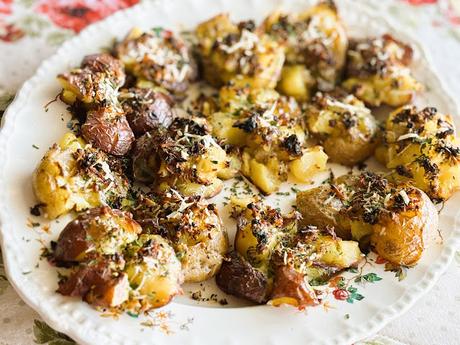 Garlic Butter Parmesan Smashed Potatoes