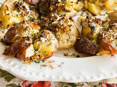 Garlic Butter Parmesan Smashed Potatoes