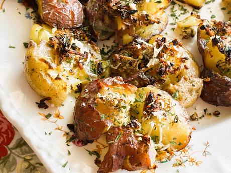 Garlic Butter Parmesan Smashed Potatoes