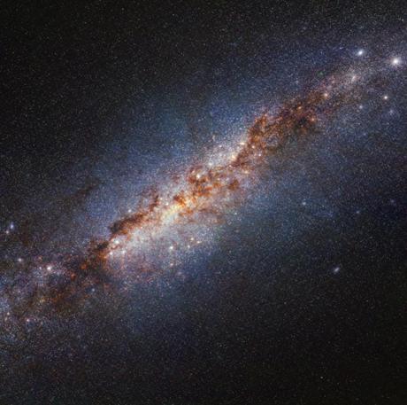 James Webb Space Telescope reaches the heart of a smoking galaxy (images)