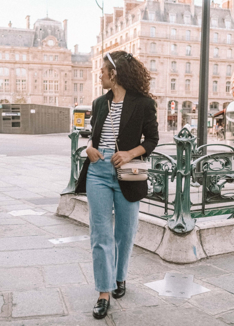 Spring Outfit Trends: Discover the Hottest Looks in 2024! 35 Black blazer + striped top + jeans+ loafers