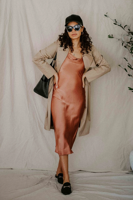 Spring Outfit Trends: Discover the Hottest Looks in 2024! 11 Slip dress + trench coat + loafer mules + baseball cap + sunglasses