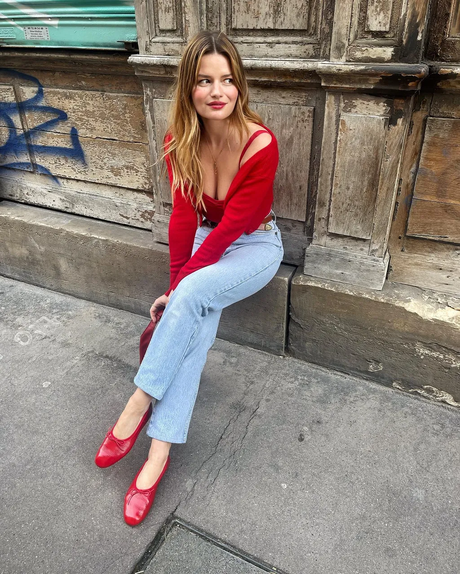 Spring Outfit Trends: Discover the Hottest Looks in 2024! 31 Red Top + Light-Wash Jeans + Red Ballet Flats