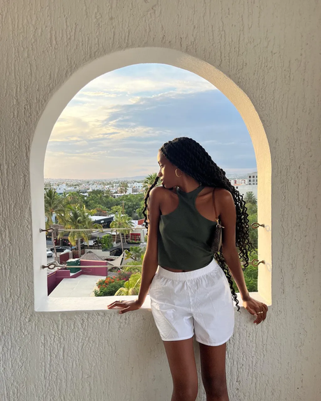 Spring Outfit Trends: Discover the Hottest Looks in 2024! 18 Halter Tank Top + Linen Shorts