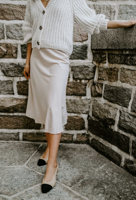 Spring Outfit Trends: Discover the Hottest Looks in 2024! 42 Cardigan + slip skirt + slingback heel