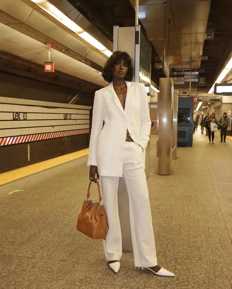 Spring Outfit Trends: Discover the Hottest Looks in 2024! 7 White Pantsuit