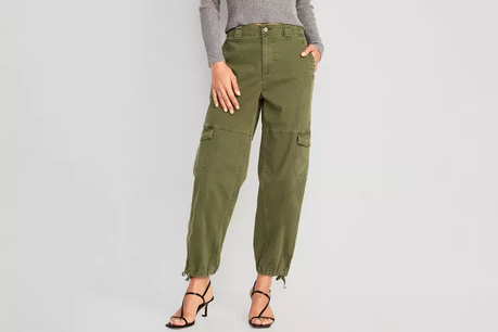 Spring Outfit Trends: Discover the Hottest Looks in 2024! 22 Old Navy High-Waisted Barrel-Leg Cargo Ankle Pants