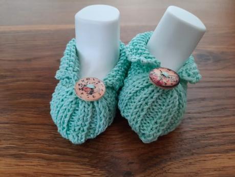 My first try at knitting baby shoes