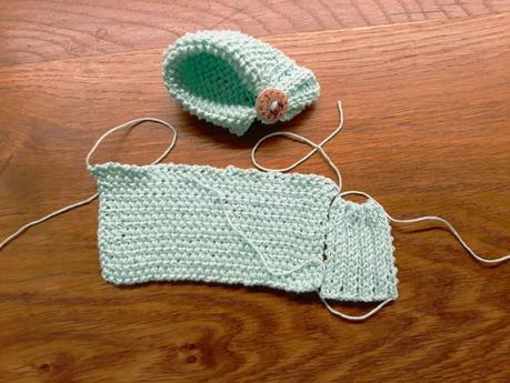 My knitted baby shoes before and after assembly