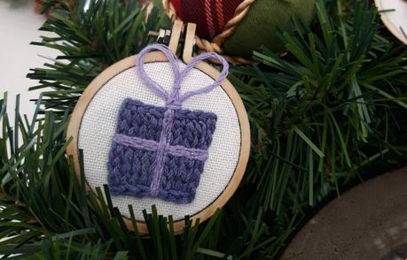 Embroidered Christmas ornaments: Christmas present