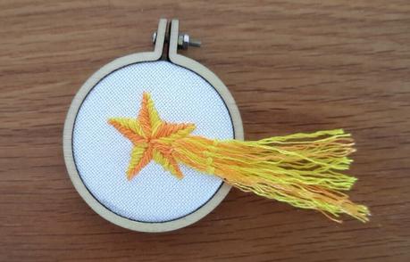 Embroidered Christmas ornaments: comet star